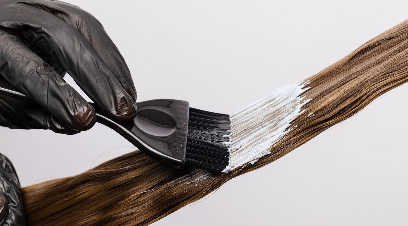 Pourquoi choisir une coloration en salon ?